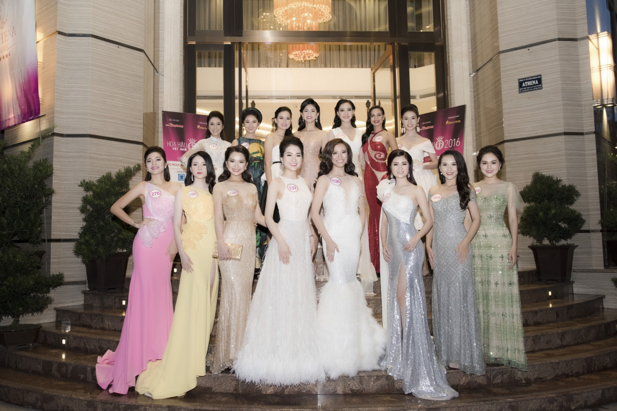 Đàm Vĩnh Hưng thân thiết bên dàn người đẹp HHVN 2016 1 Đàm Vĩnh Hưng thân thiết bên dàn người đẹp HHVN 2016 1